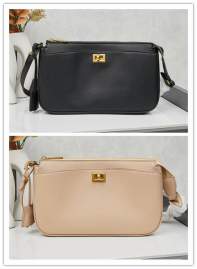 Picture of Balenciaga Handbags _SKUfw184401631fw